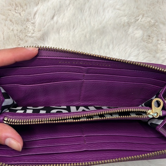 Marc by Marc Jacobs full size wallet - Picture 8 of 9